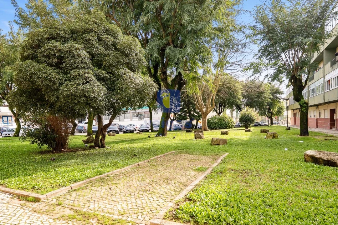Apartamento T3 para Venda em Rio de Mouro Foto 24