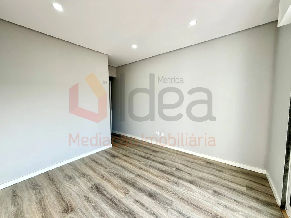 Apartamento T3 para Venda em Amora Foto 5