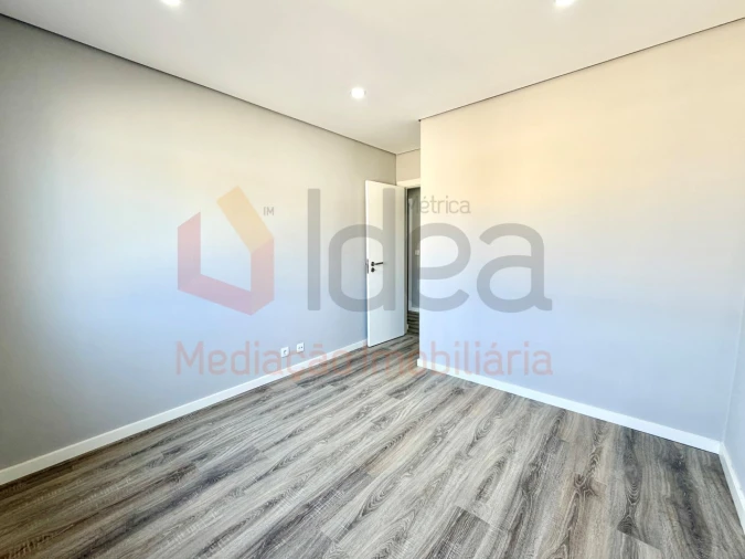 Apartamento T3 para Venda em Amora Foto 11