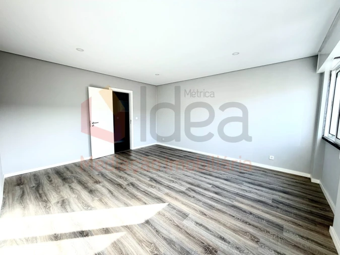 Apartamento T3 para Venda em Amora Foto 3