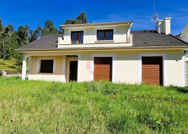 Moradia T3 para Venda em Vila e Roussas