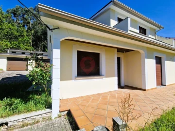 Moradia T3 para Venda em Vila e Roussas