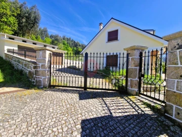 Moradia T3 para Venda em Vila e Roussas