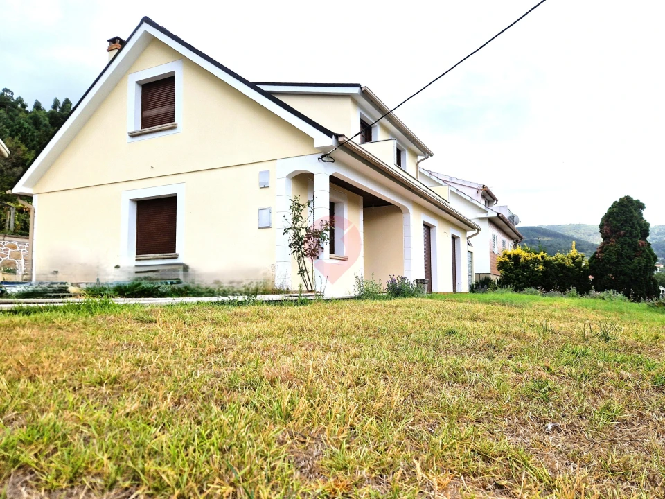 Moradia T3 para Venda em Vila e Roussas Foto 3