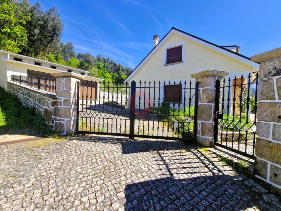 Moradia T3 para Venda em Vila e Roussas Foto 3