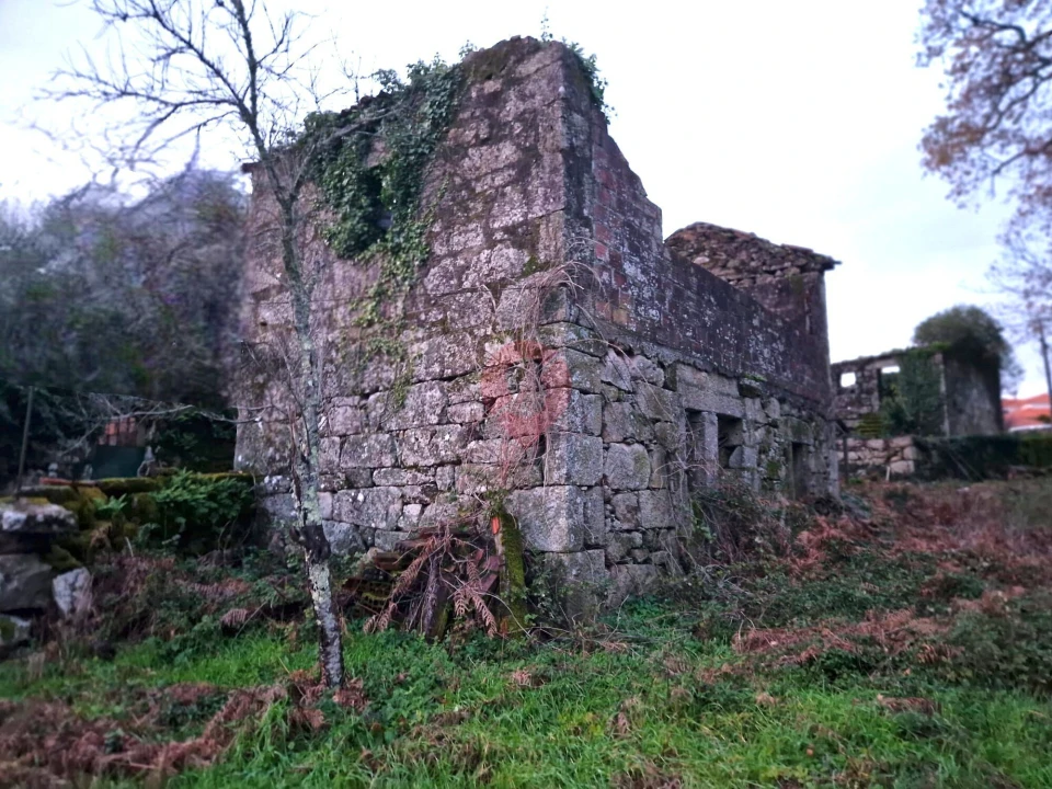 Moradia T2 para Venda em Podame Foto 1