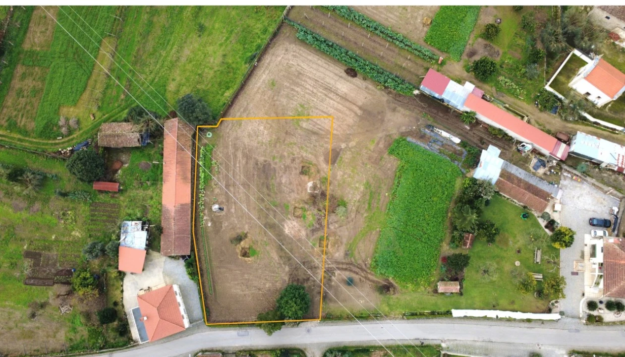 Terreno para Venda em Correlhã Foto 3