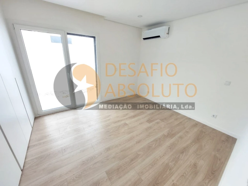 Moradia T3 para Venda em Fernao Ferro Foto 32