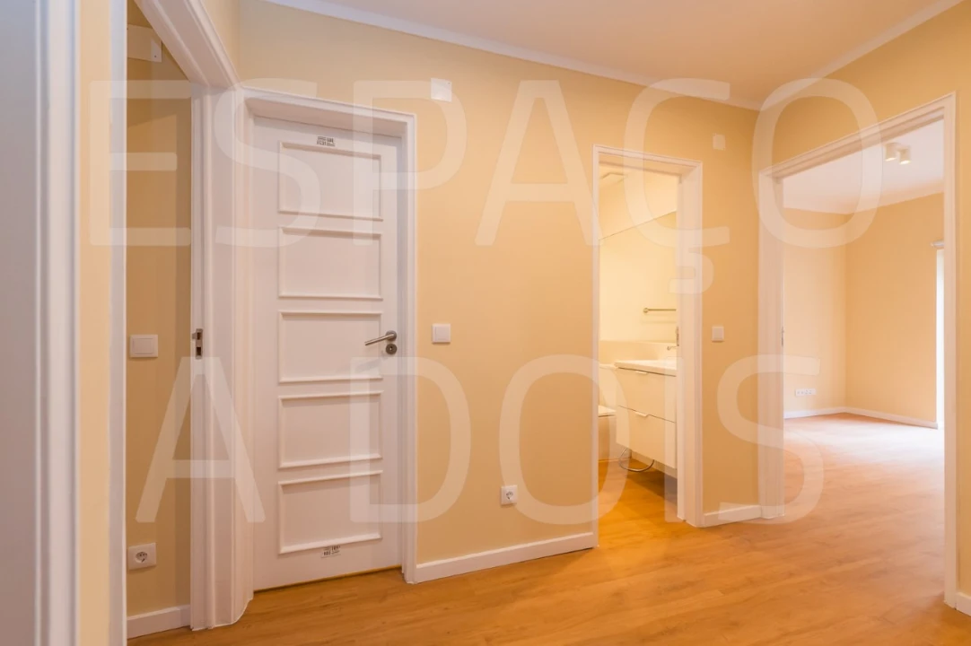 Apartamento T2 para Arrendamento em Ajuda Foto 3