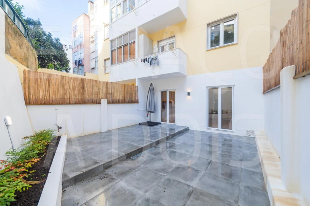 Apartamento T2 para Arrendamento em Ajuda Foto 17