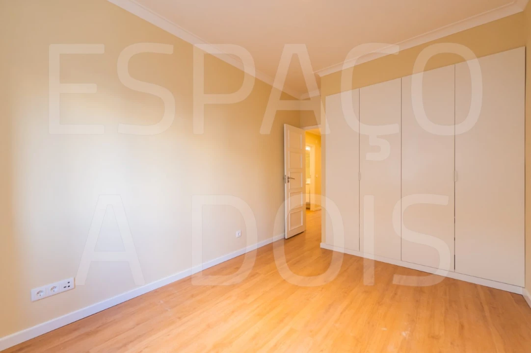 Apartamento T2 para Arrendamento em Ajuda Foto 30