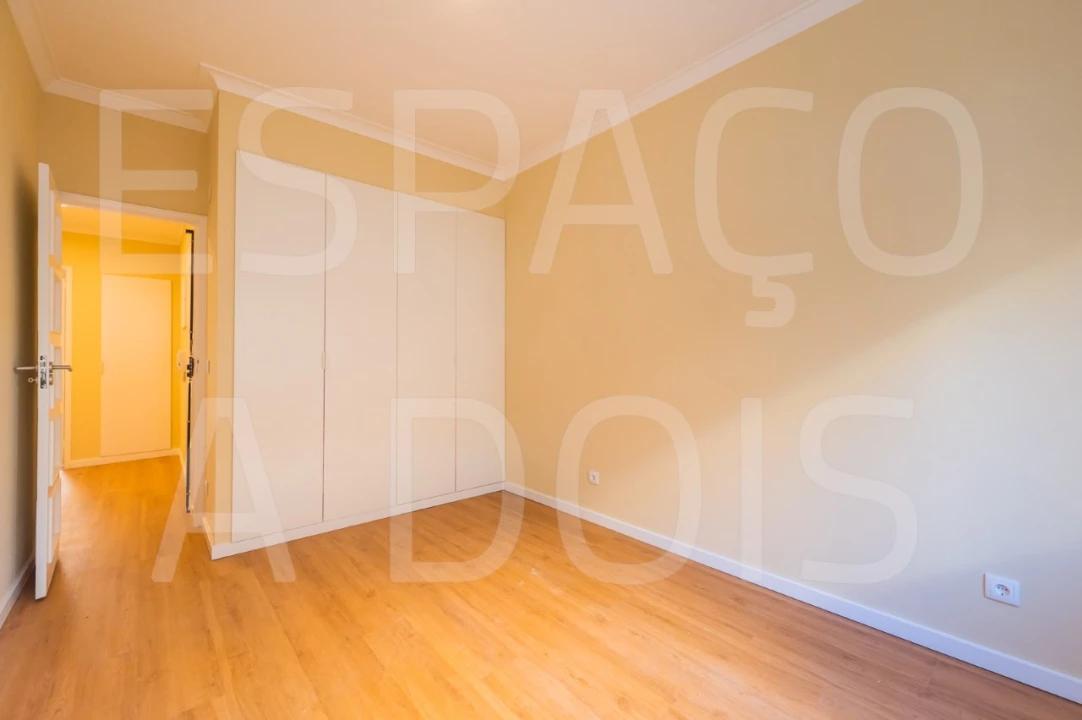 Apartamento T2 para Arrendamento em Ajuda Foto 31