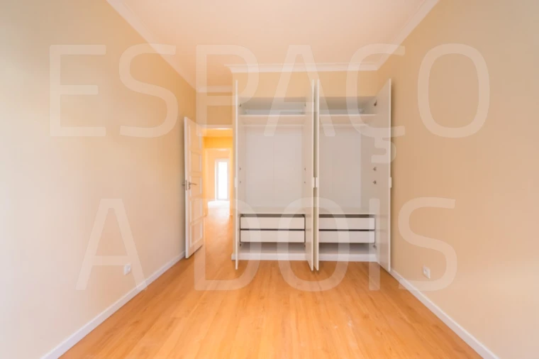 Apartamento T2 para Arrendamento em Ajuda Foto 29