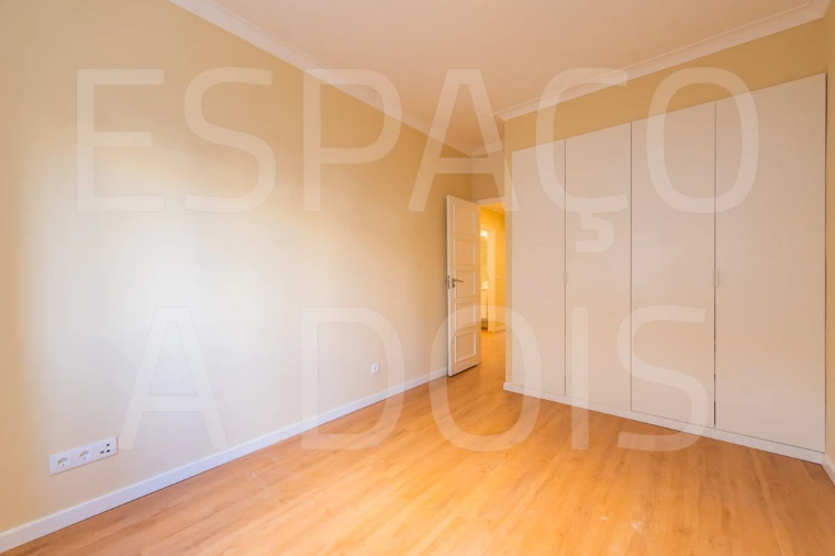 Apartamento T2 para Arrendamento em Ajuda Foto 30