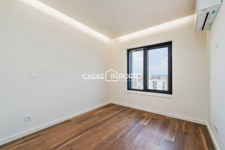 Apartamento T4 para Venda em Mafamude e Vilar do Paraíso Foto 34