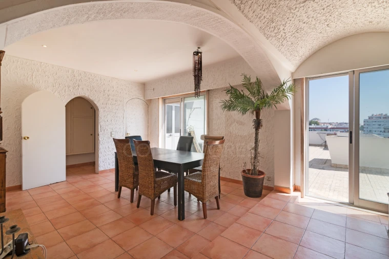 Apartamento T4 para Venda em Mina de Água Foto 3