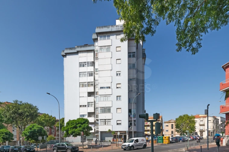 Apartamento T4 para Venda em Mina de Água Foto 7