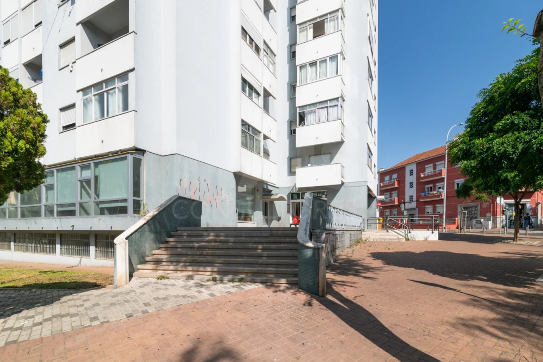 Apartamento T4 para Venda em Mina de Água Foto 8