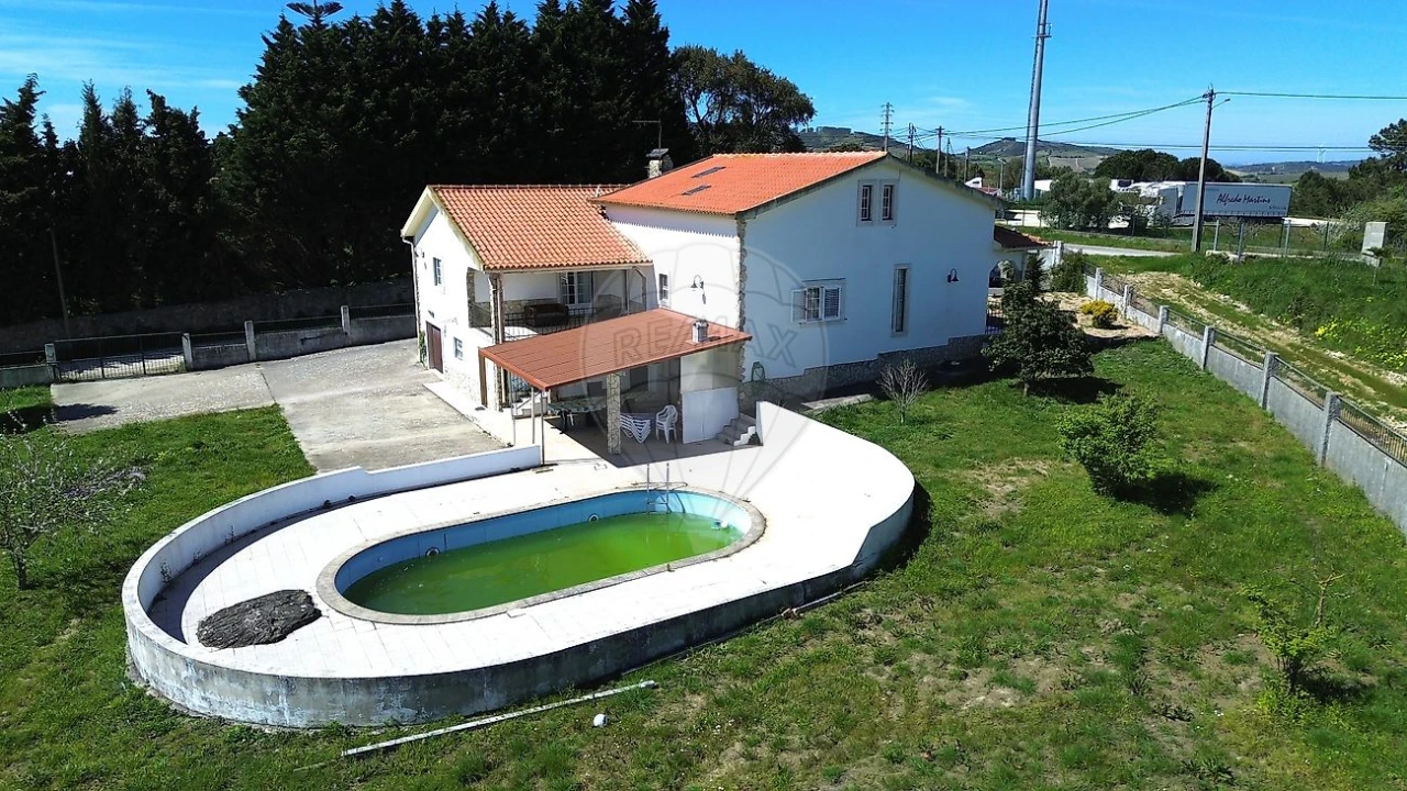 Moradia T4 para Venda em Santo Quintino Foto 4