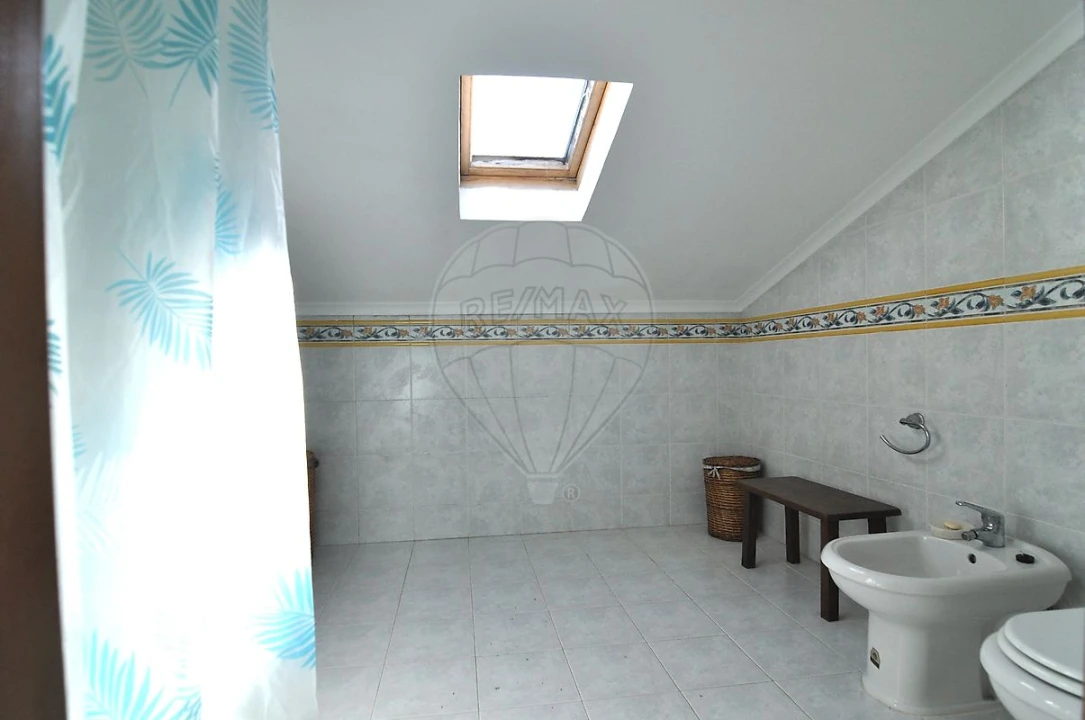 Moradia T4 para Venda em Santo Quintino Foto 49