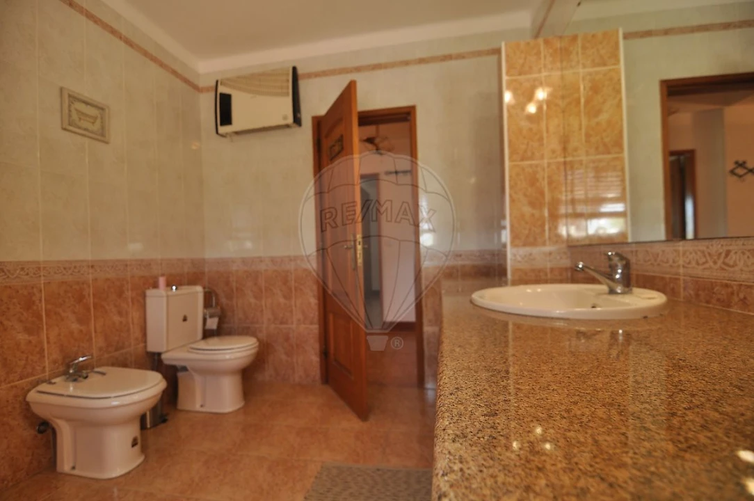 Moradia T4 para Venda em Santo Quintino Foto 39