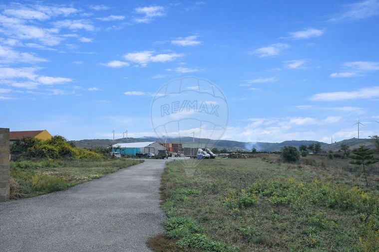 Moradia T4 para Venda em Santo Quintino Foto 3