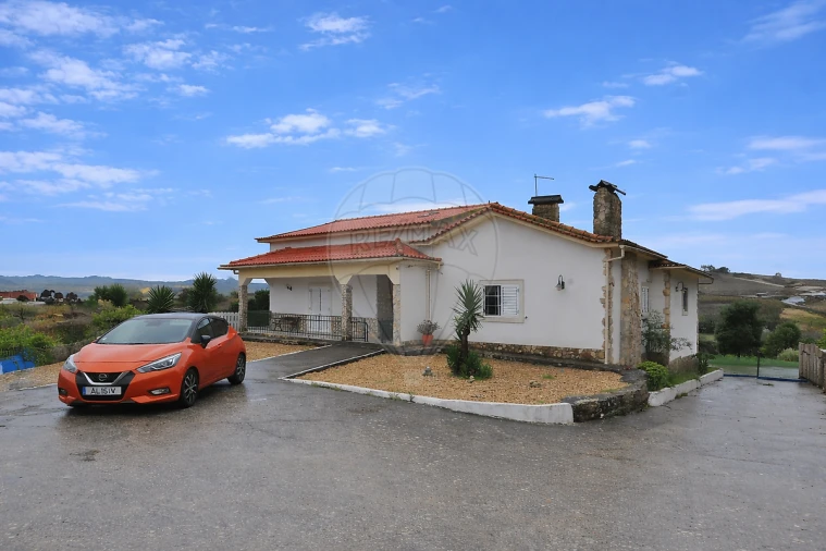 Moradia T4 para Venda em Santo Quintino