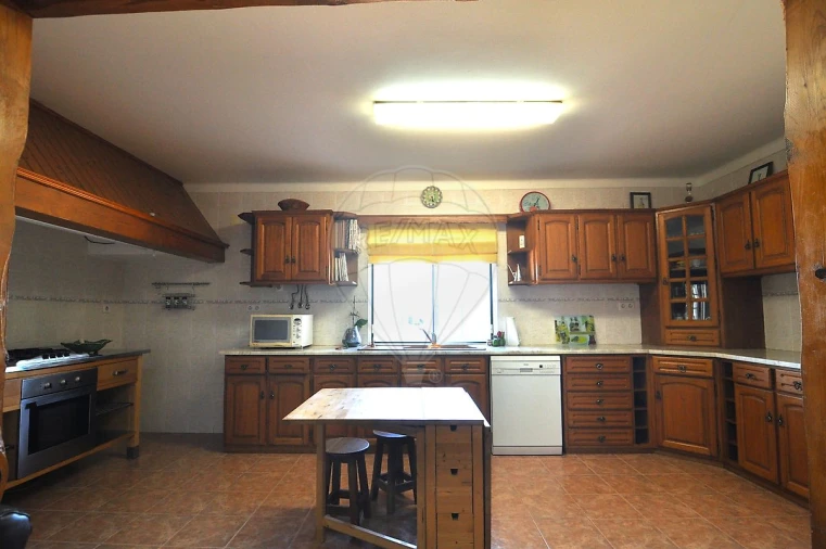 Moradia T4 para Venda em Santo Quintino Foto 10