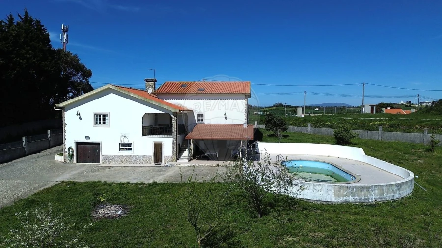 Moradia T4 para Venda em Santo Quintino