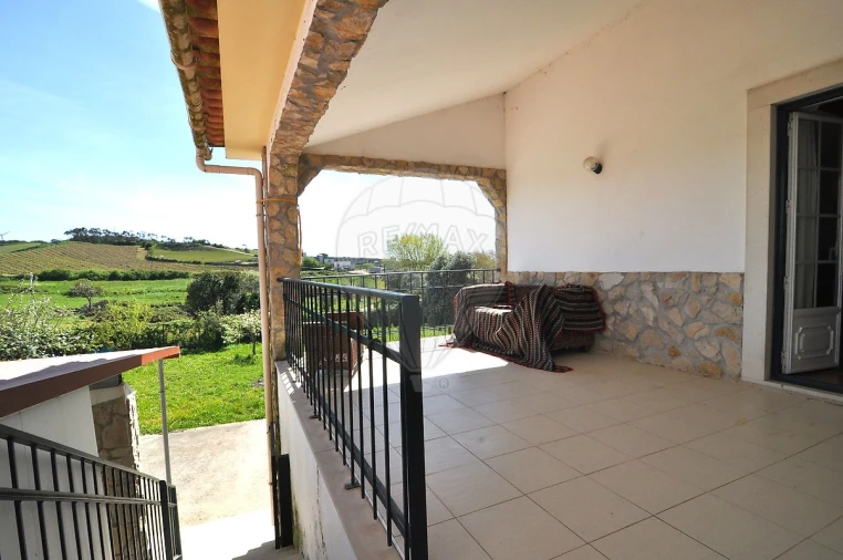 Moradia T4 para Venda em Santo Quintino Foto 18