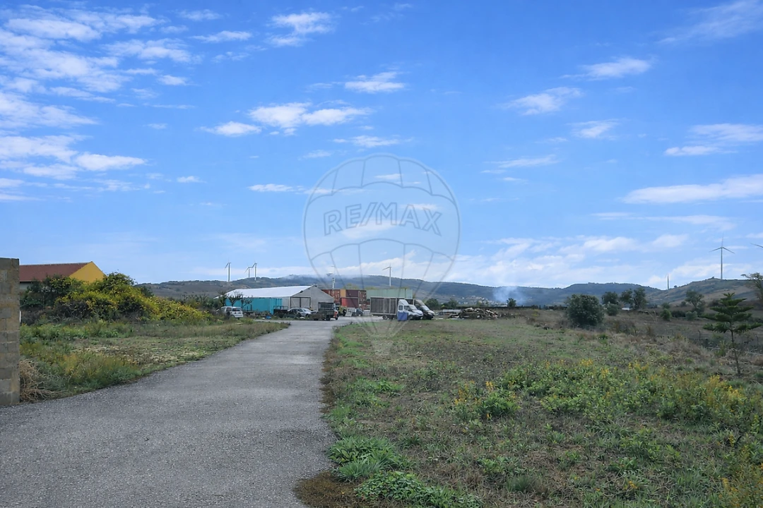 Moradia T4 para Venda em Santo Quintino Foto 3