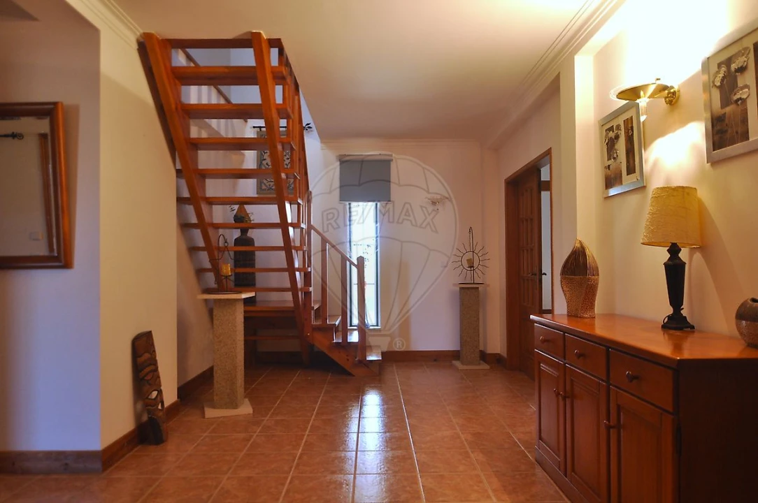 Moradia T4 para Venda em Santo Quintino Foto 48