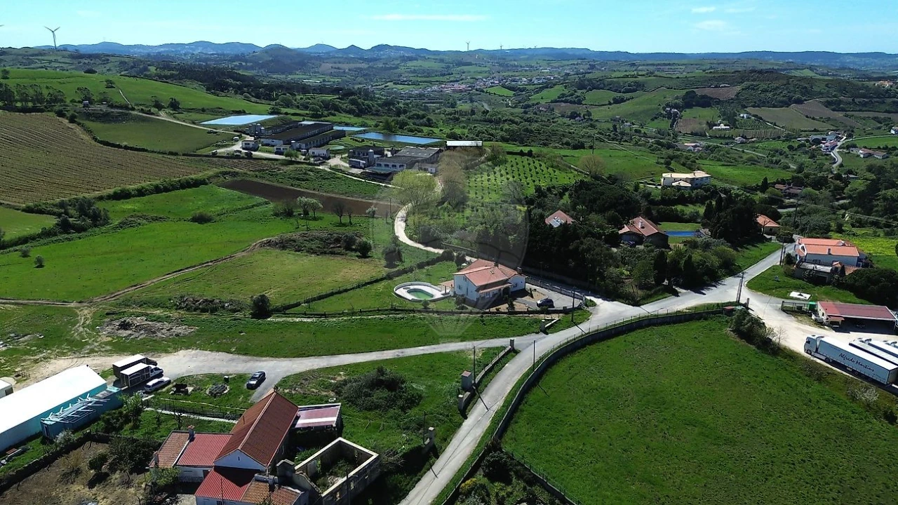 Moradia T4 para Venda em Santo Quintino Foto 3