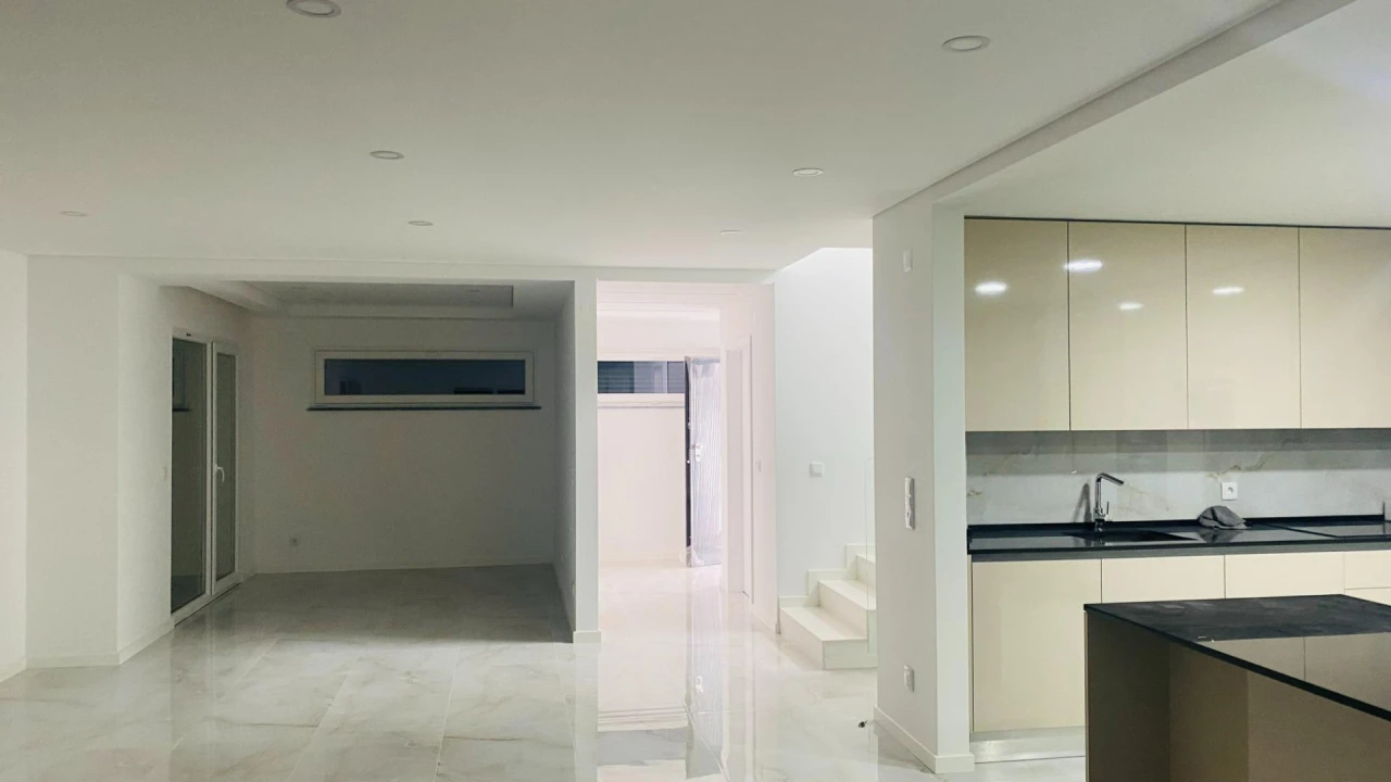 Moradia T4 para Venda em Fernao Ferro Foto 15