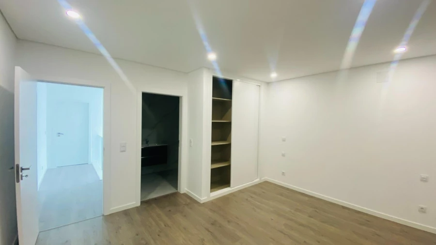 Moradia T4 para Venda em Fernao Ferro Foto 19