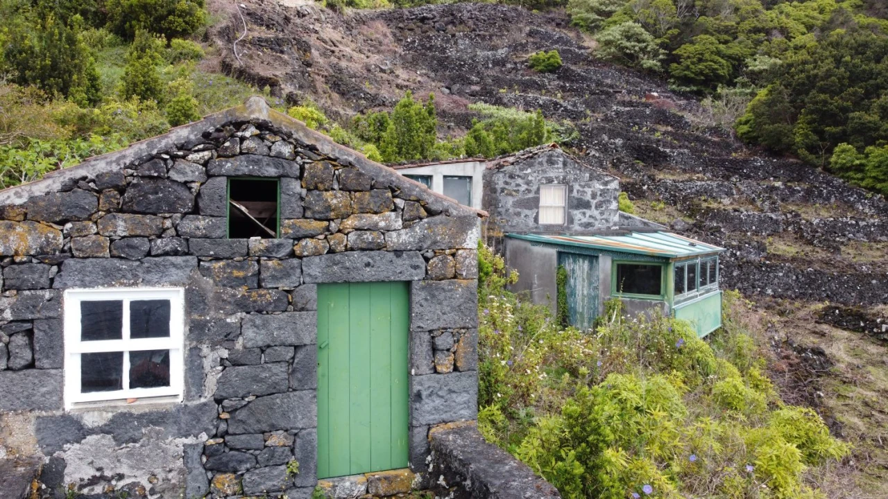 Moradia T1 para Venda em Lajes do Pico Foto 17