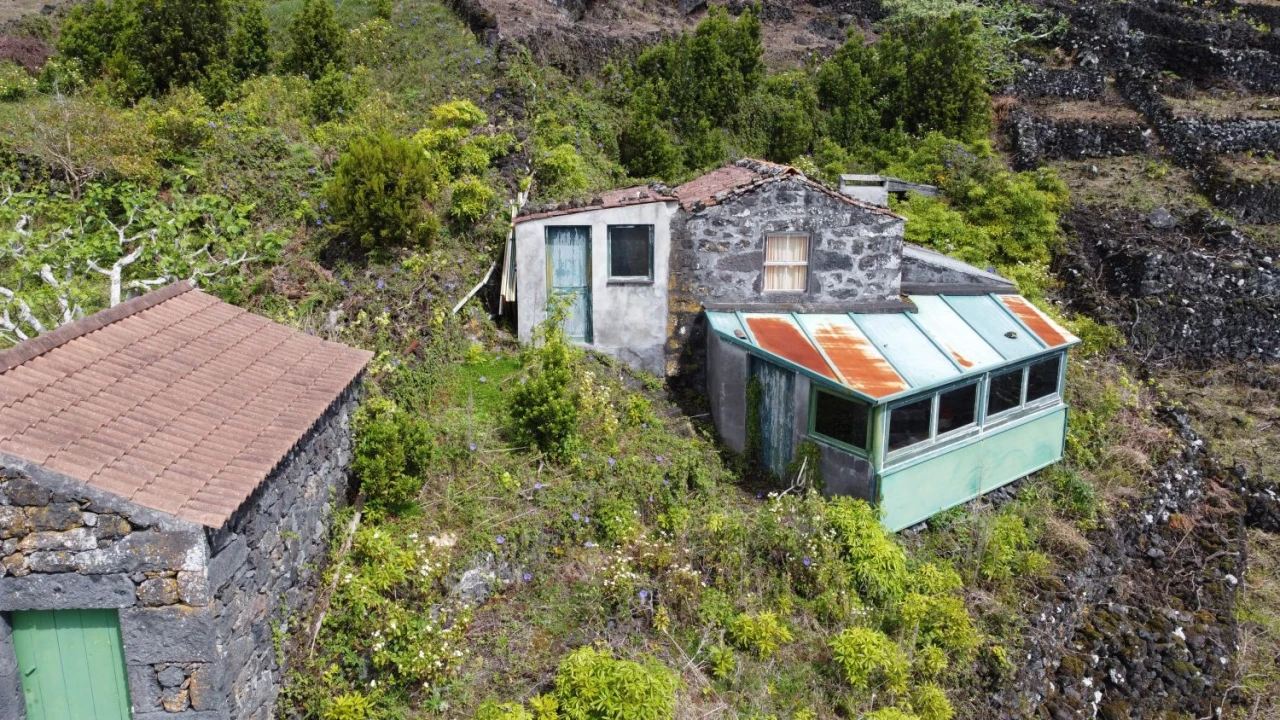 Moradia T1 para Venda em Lajes do Pico Foto 2