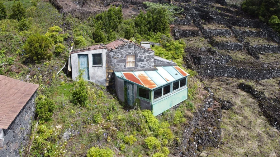 Moradia T1 para Venda em Lajes do Pico Foto 1