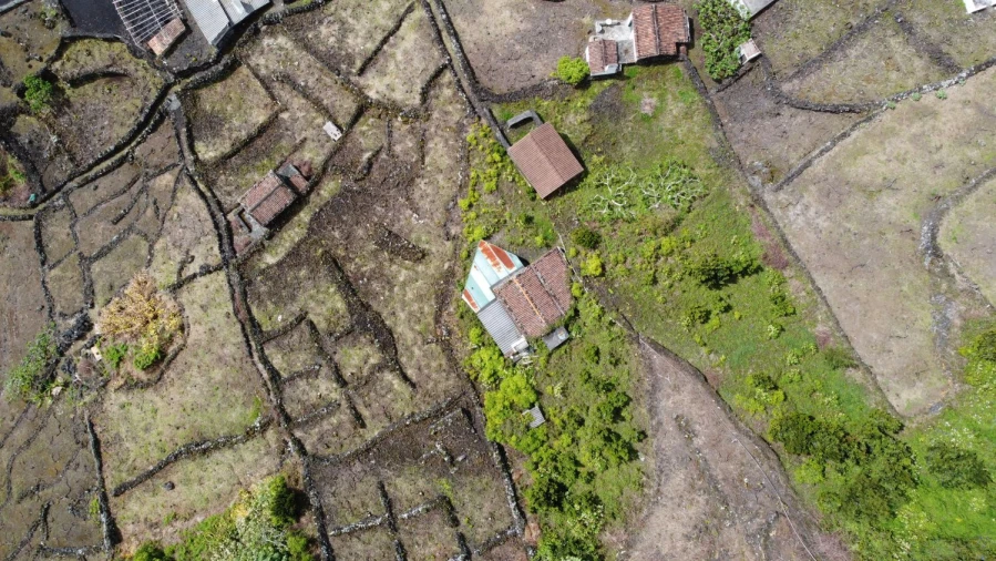 Moradia T1 para Venda em Lajes do Pico Foto 12