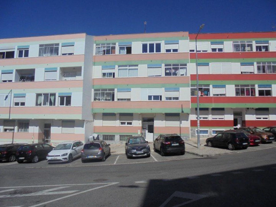 Apartamento T1 para Venda em Rio de Mouro Foto 2