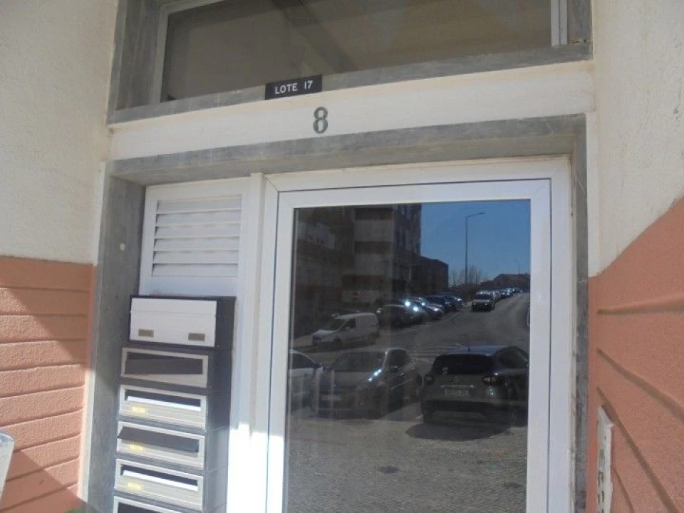 Apartamento T2 para Venda em Rio de Mouro Foto 5