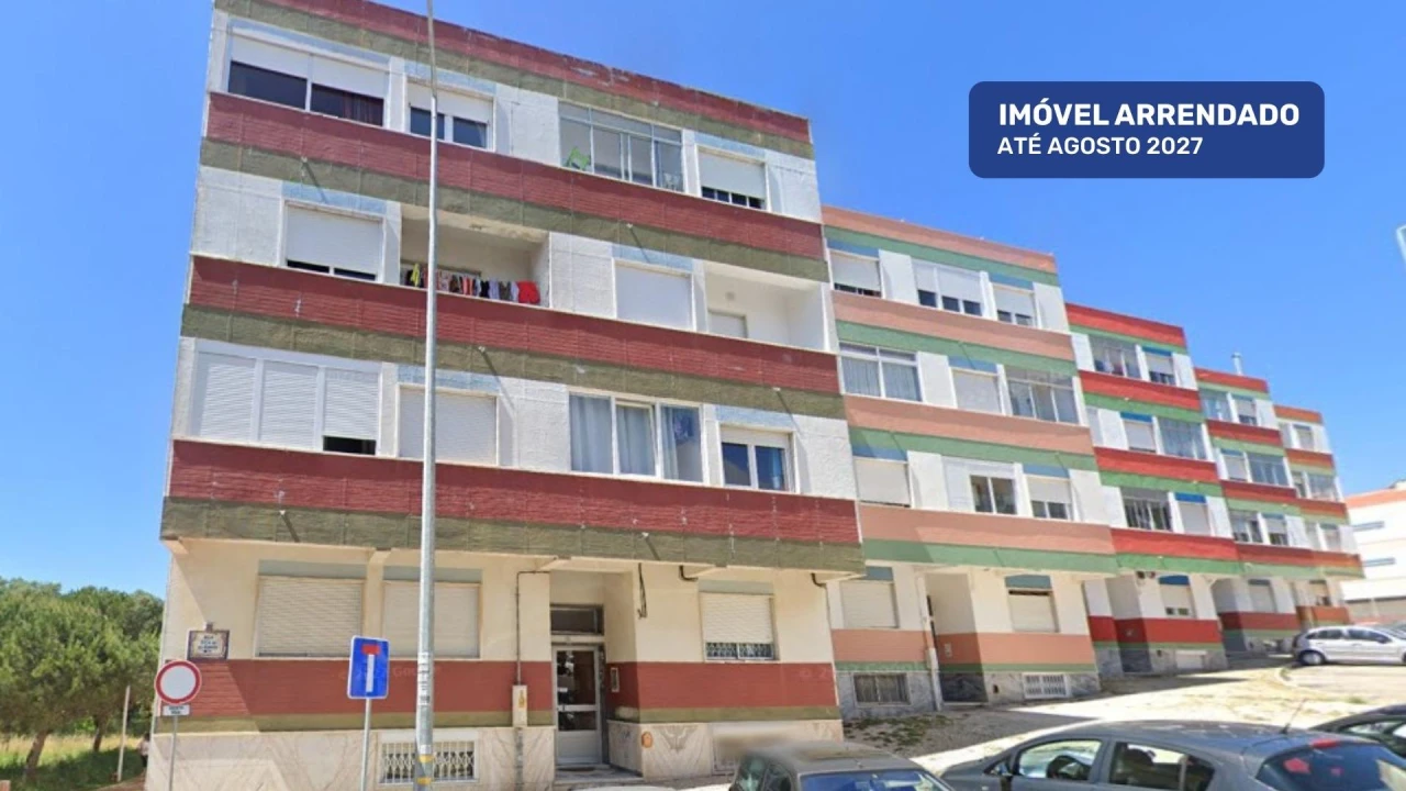 Apartamento T1 para Venda em Rio de Mouro Foto 1
