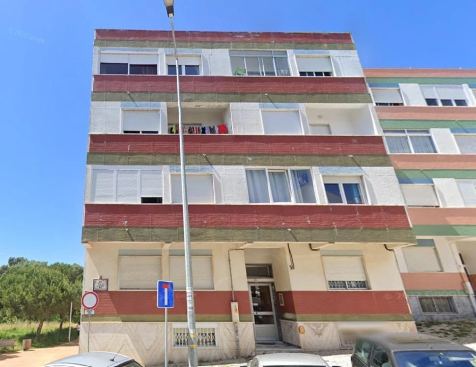 Apartamento T1 para Venda em Rio de Mouro Foto 3