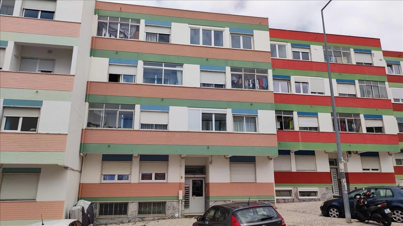 Apartamento T1 para Venda em Rio de Mouro Foto 4