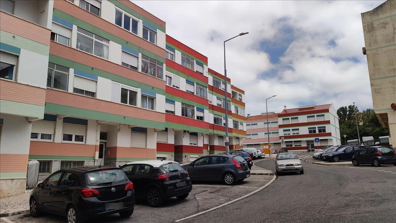 Apartamento T1 para Venda em Rio de Mouro Foto 6