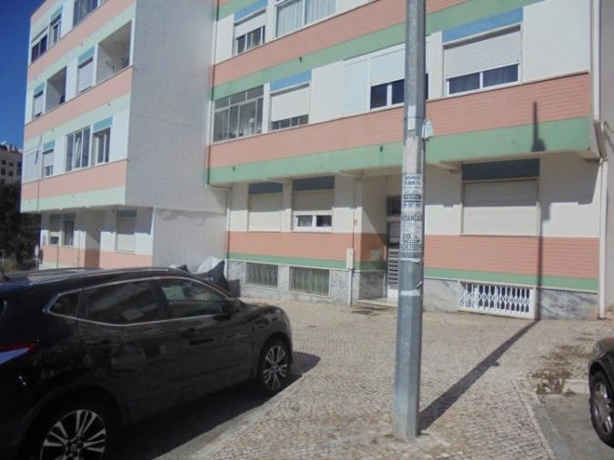 Apartamento T1 para Venda em Rio de Mouro Foto 3