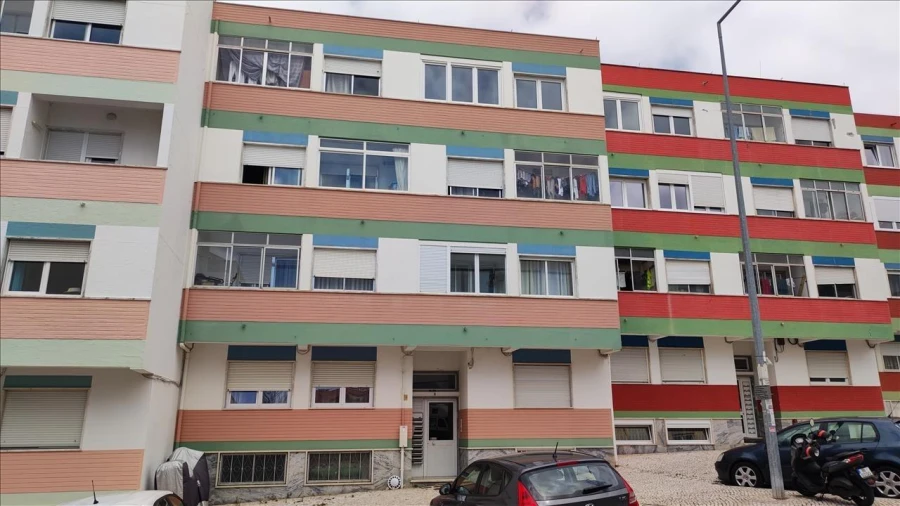 Apartamento T1 para Venda em Rio de Mouro Foto 4