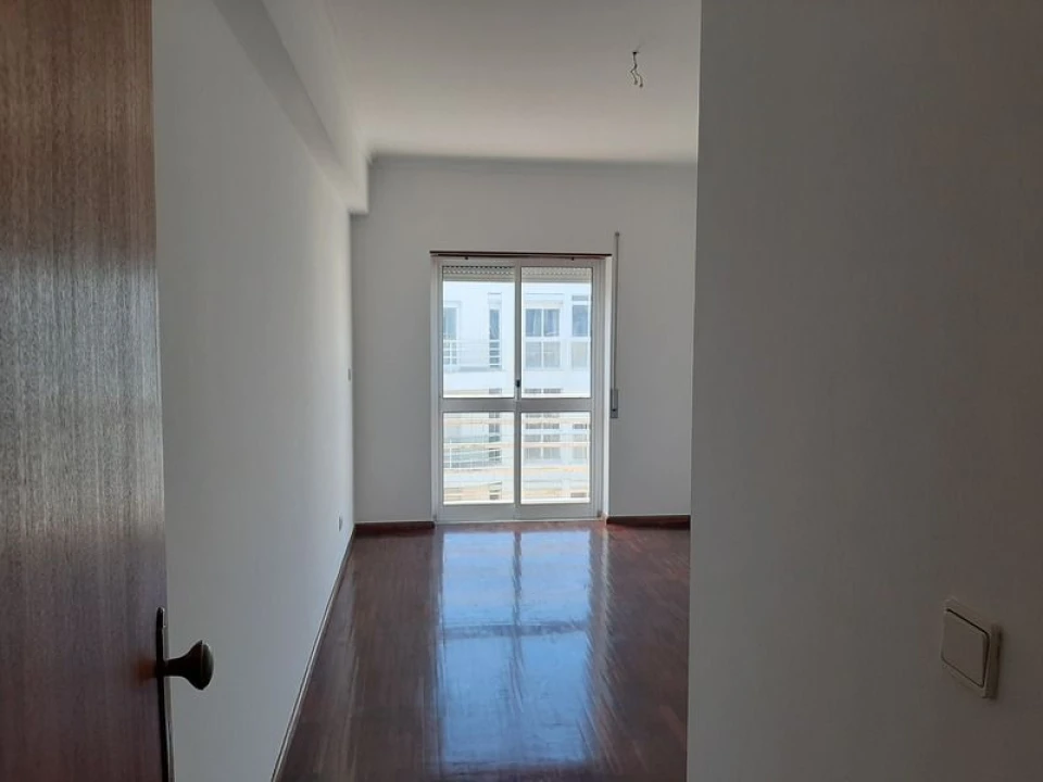 Apartamento T4 para Venda em Charneca de Caparica e Sobreda Foto 13