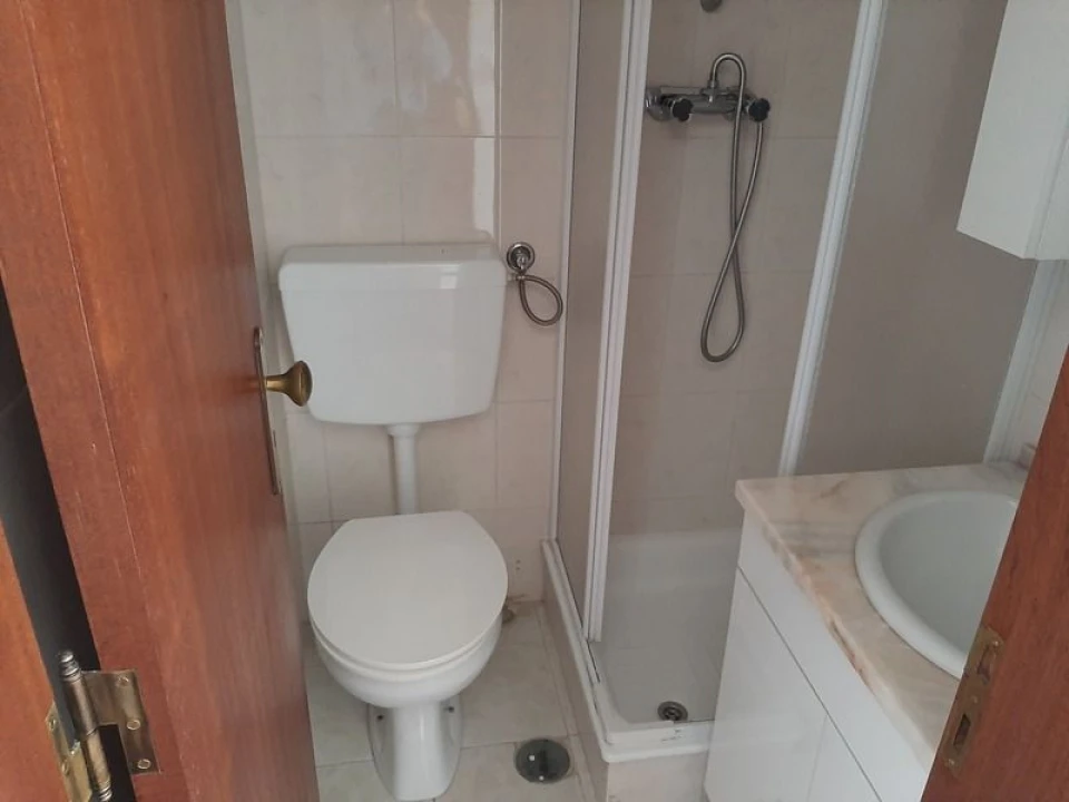 Apartamento T4 para Venda em Charneca de Caparica e Sobreda Foto 16