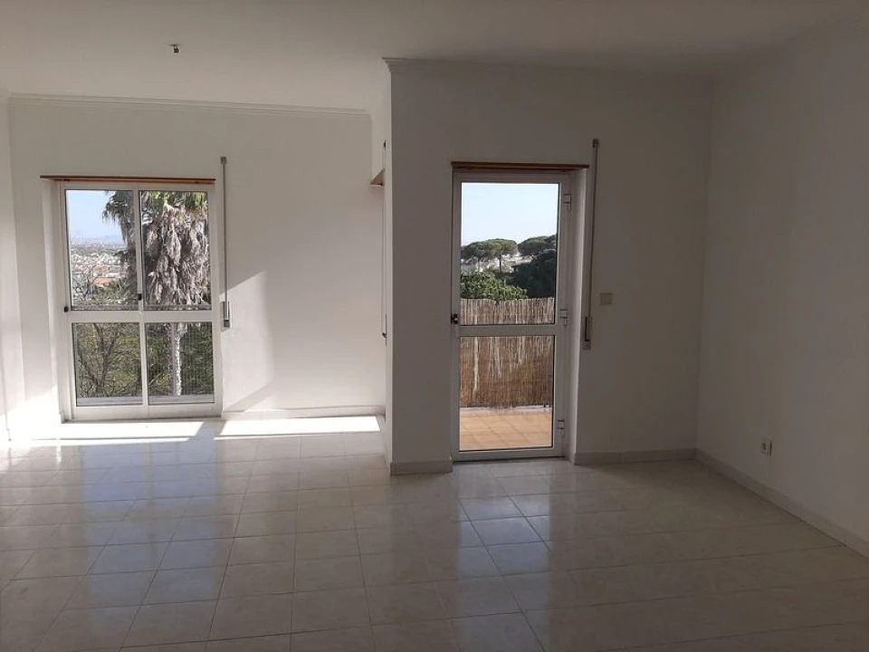 Apartamento T4 para Venda em Charneca de Caparica e Sobreda Foto 3